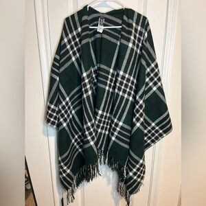 NWOT Green and White Plaid Poncho Shawl Wrap